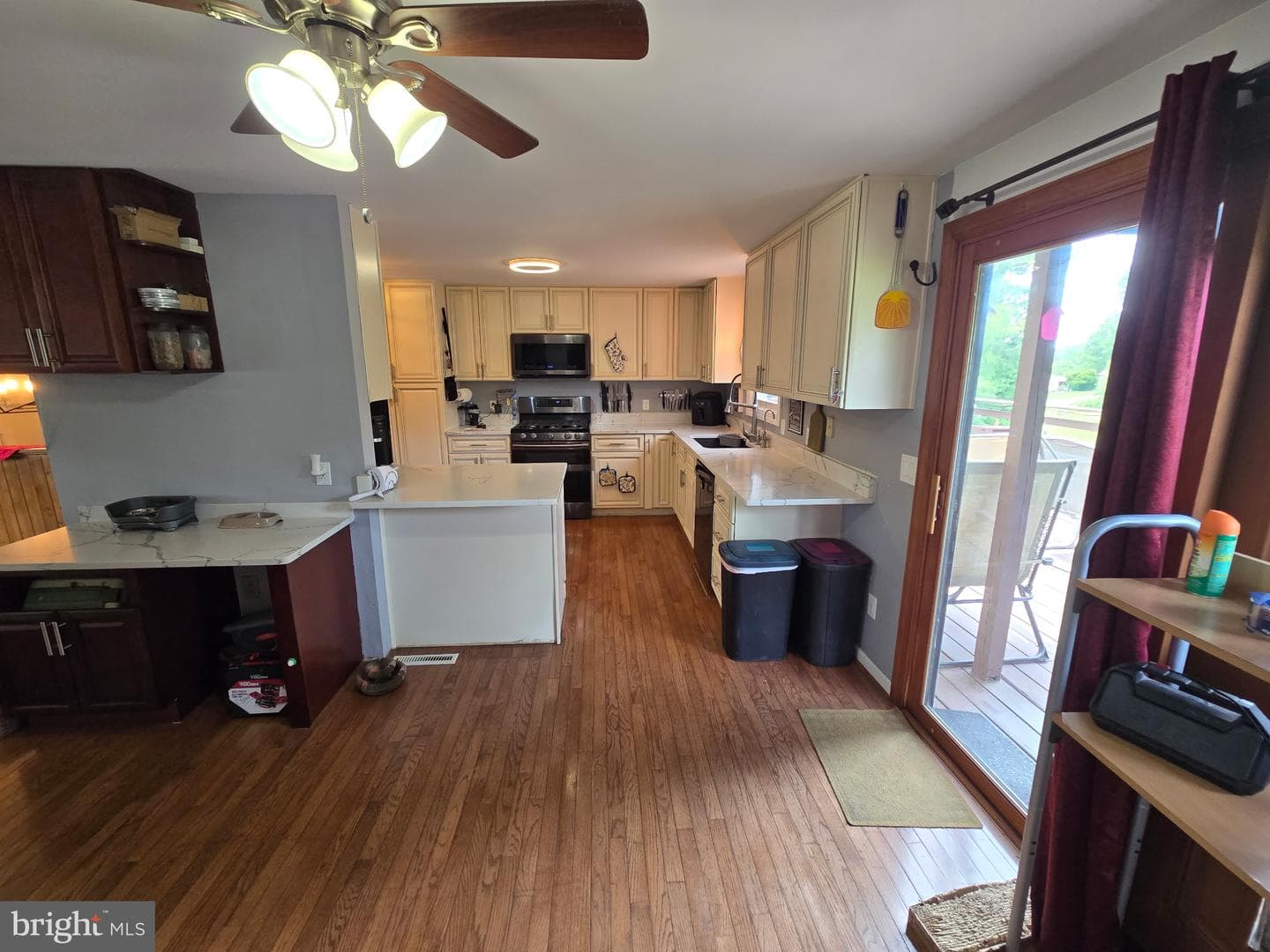 8908 Jennings Ln photo 23
