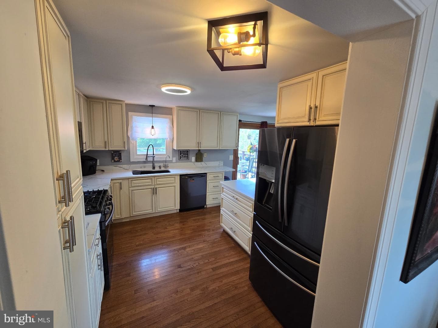 8908 Jennings Ln photo 24