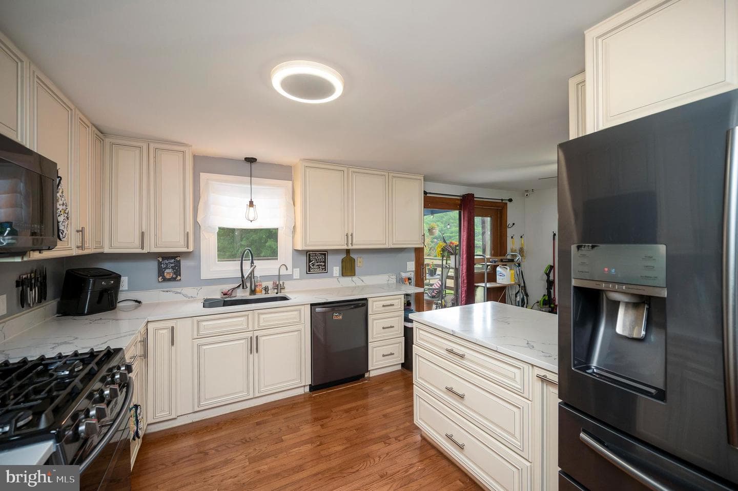 8908 Jennings Ln photo 29