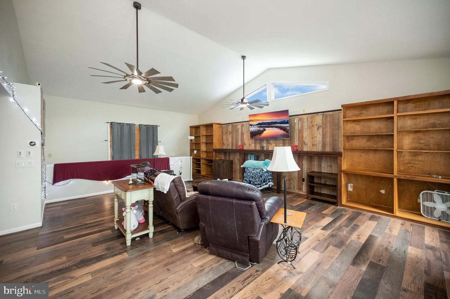 8908 Jennings Ln photo 36