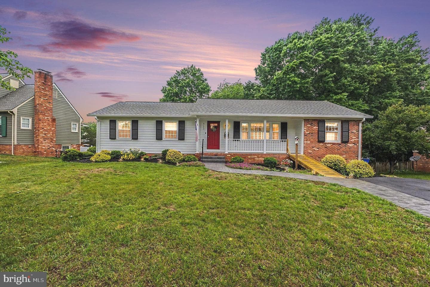 313 Laurel Avenue photo 1