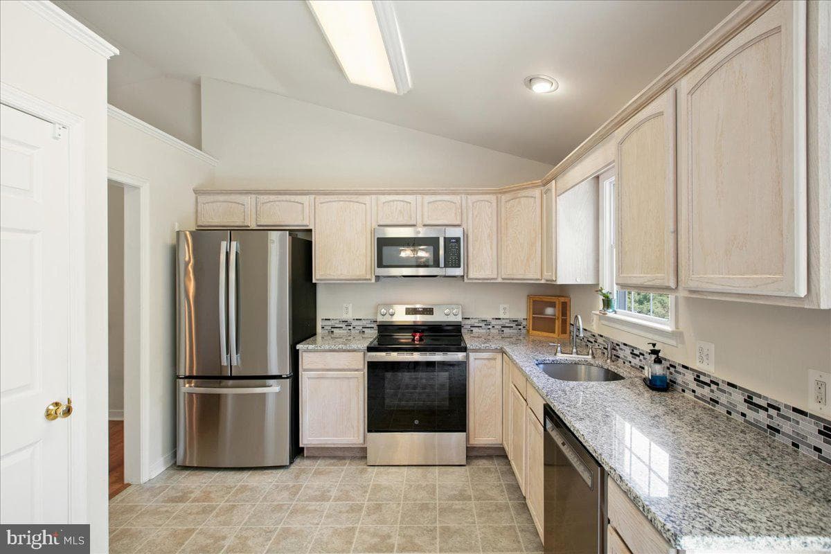 10132 Wallers Road photo 10