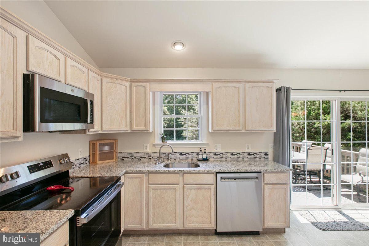 10132 Wallers Road photo 13