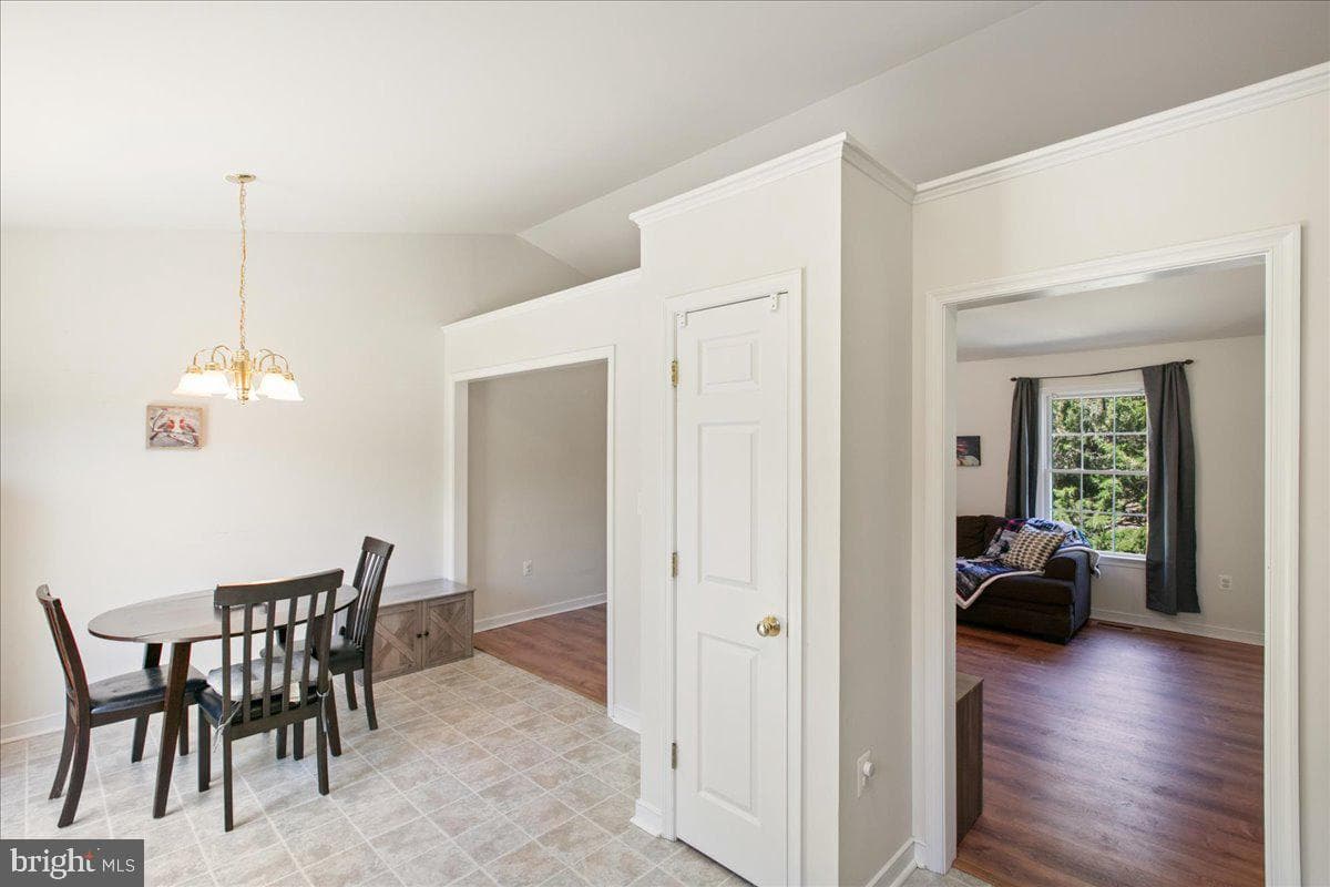 10132 Wallers Road photo 14
