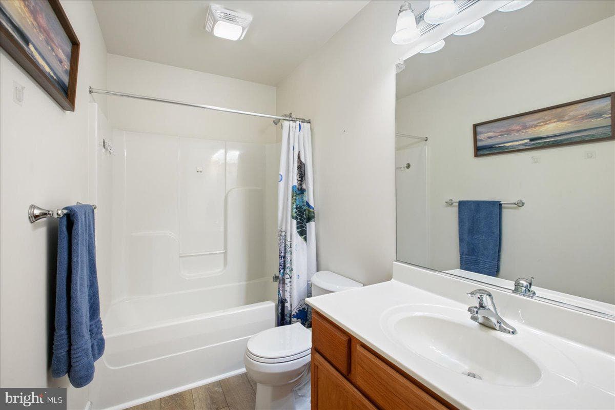 10132 Wallers Road photo 17