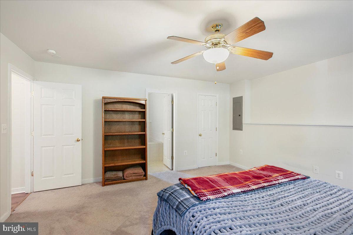 10132 Wallers Road photo 23