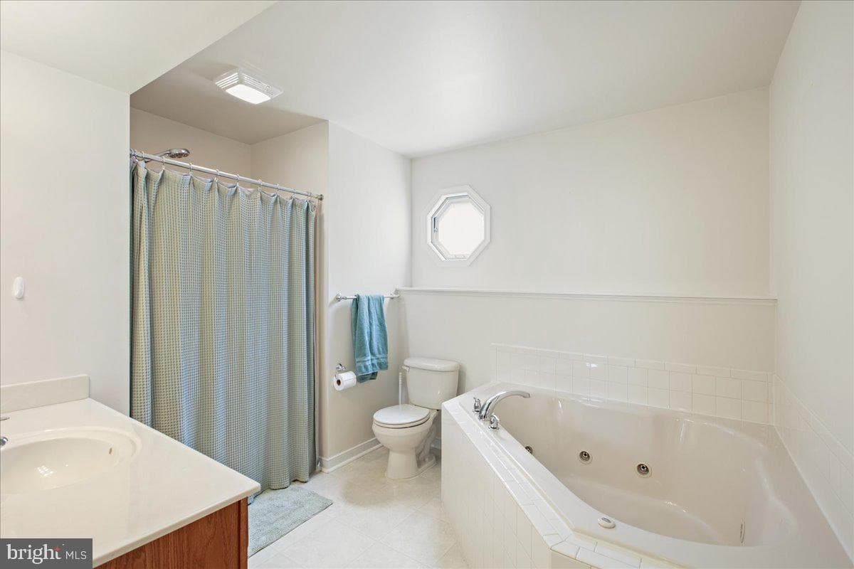 10132 Wallers Road photo 26