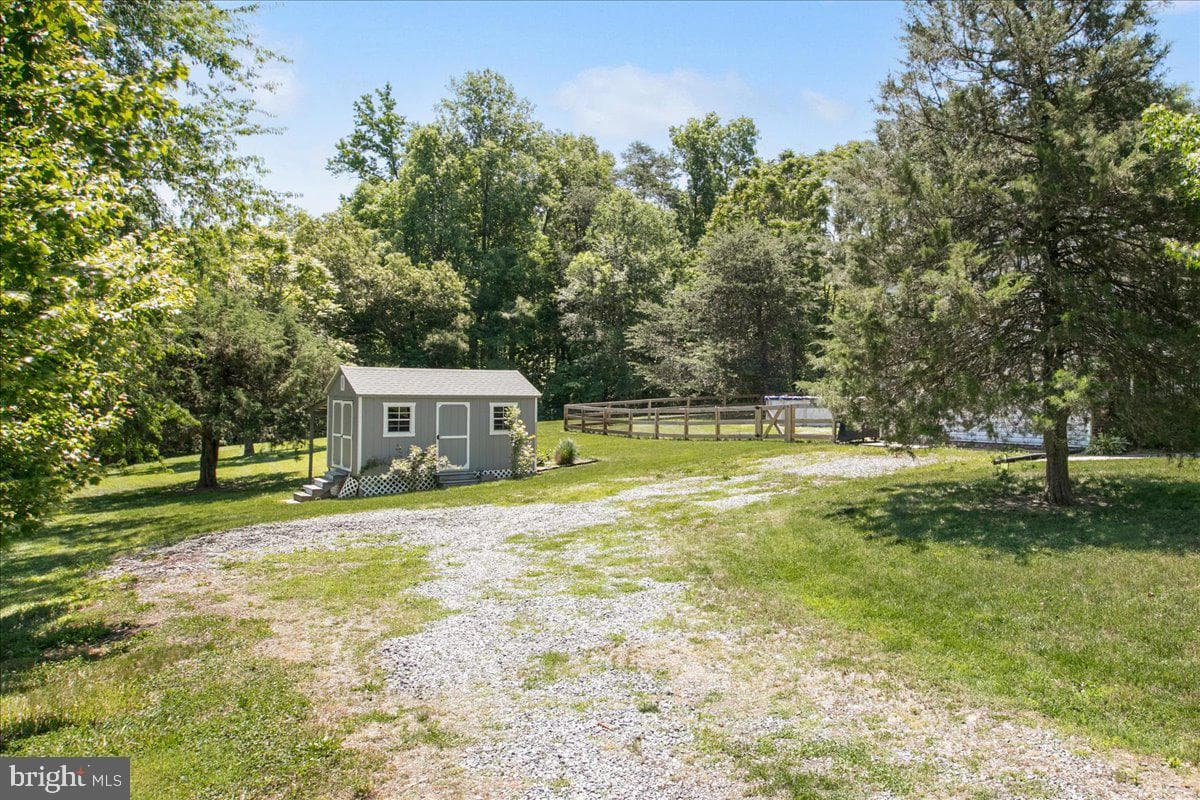10132 Wallers Road photo 29