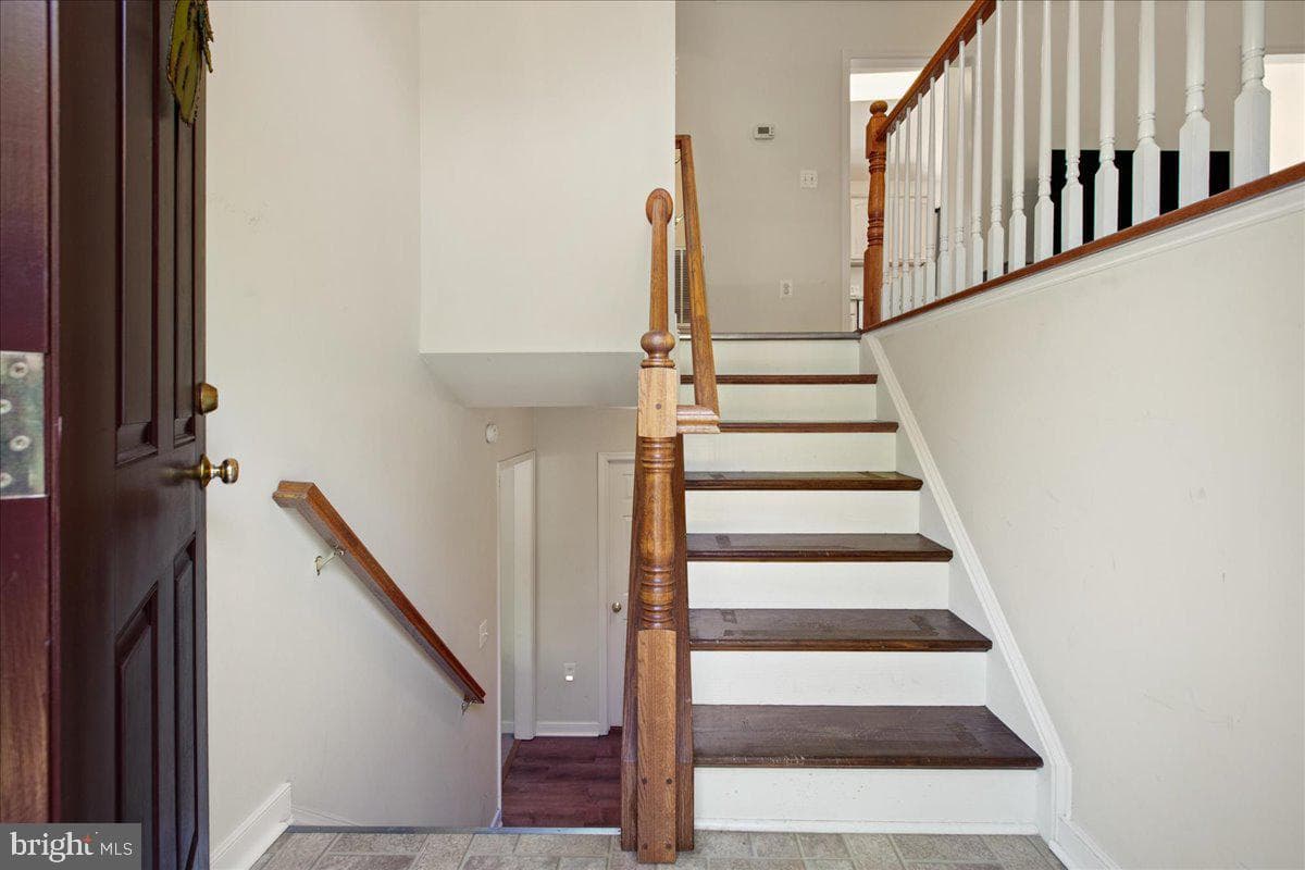 10132 Wallers Road photo 3