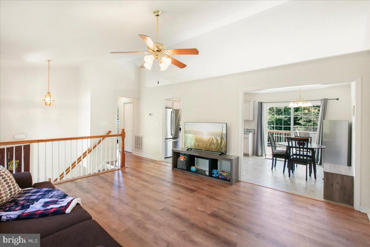 10132 Wallers Road photo 6
