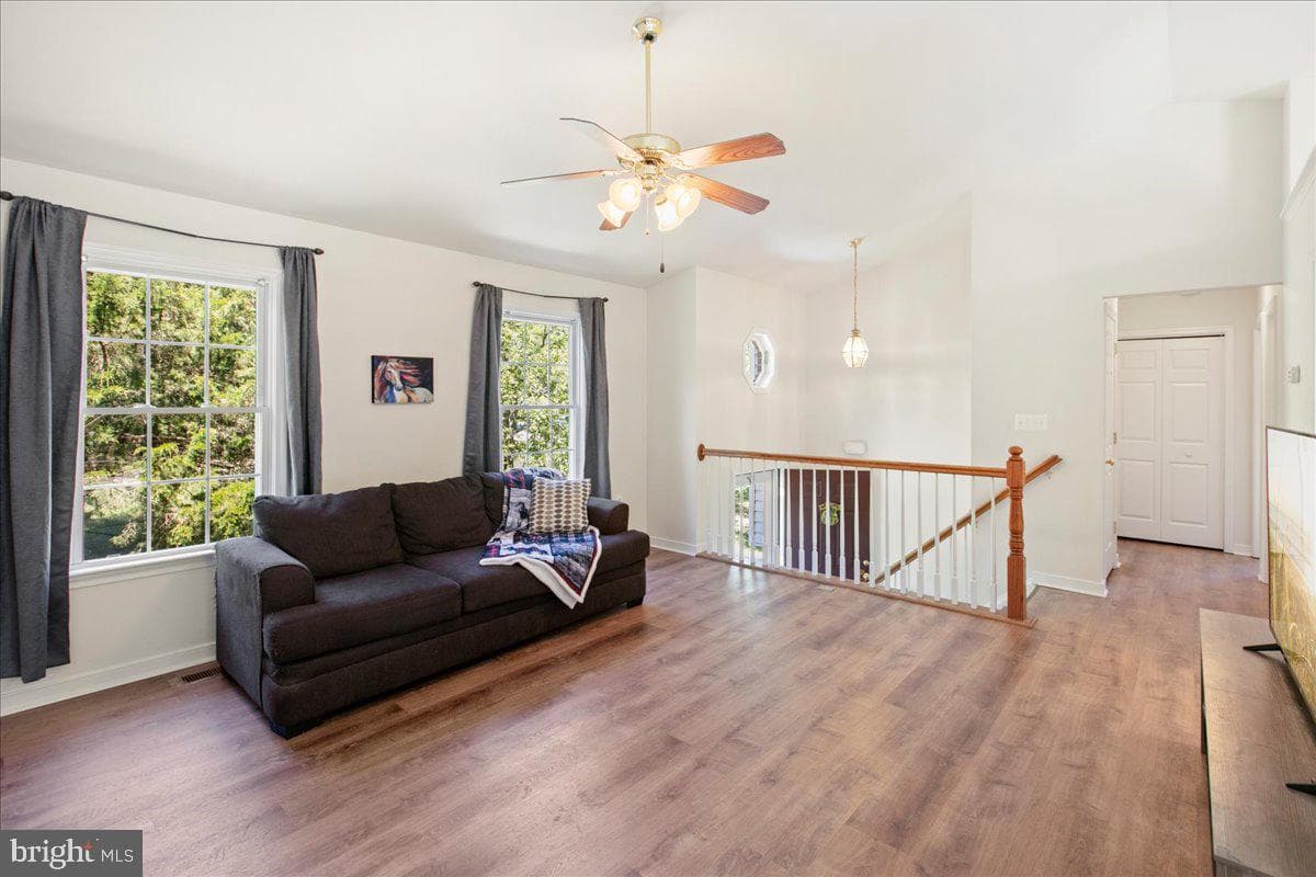 10132 Wallers Road photo 7