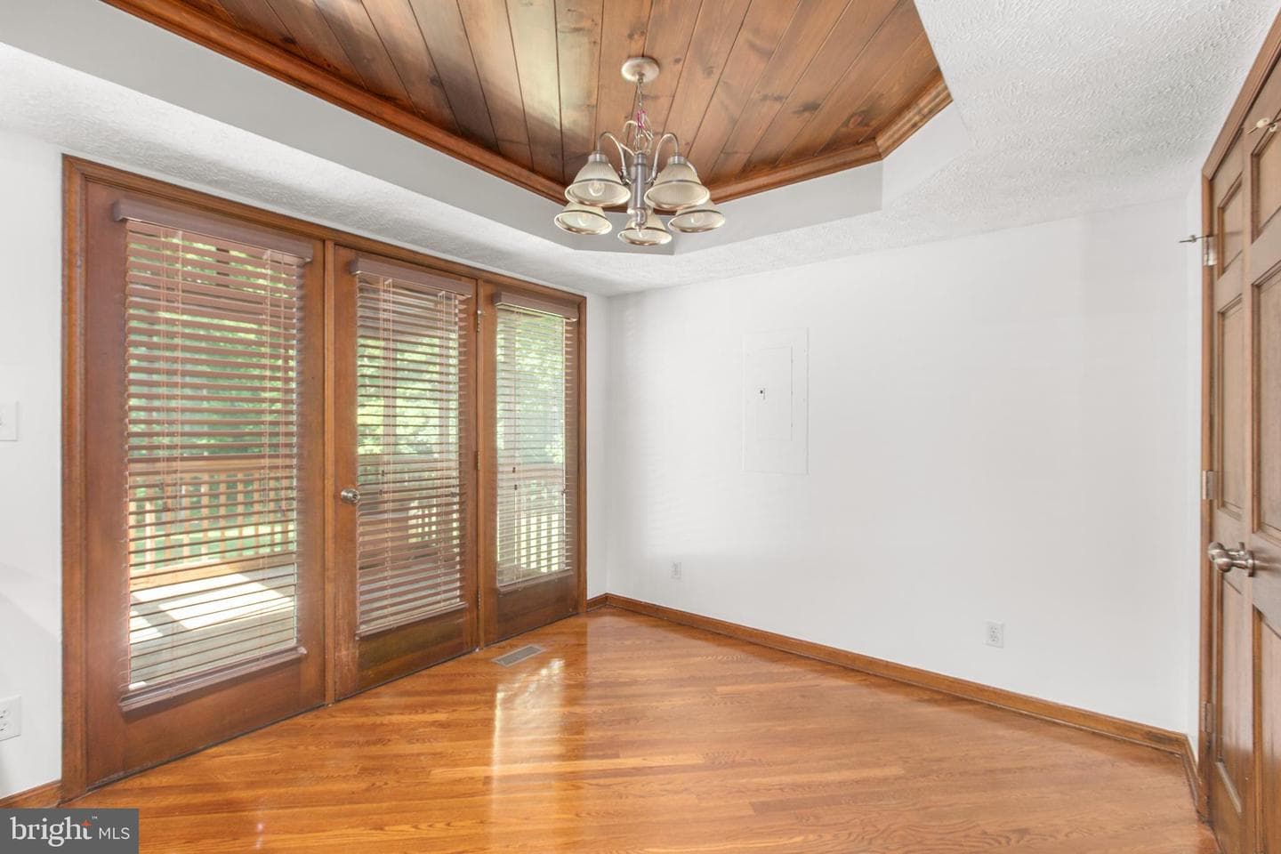 6906 Aspen Lane photo 8