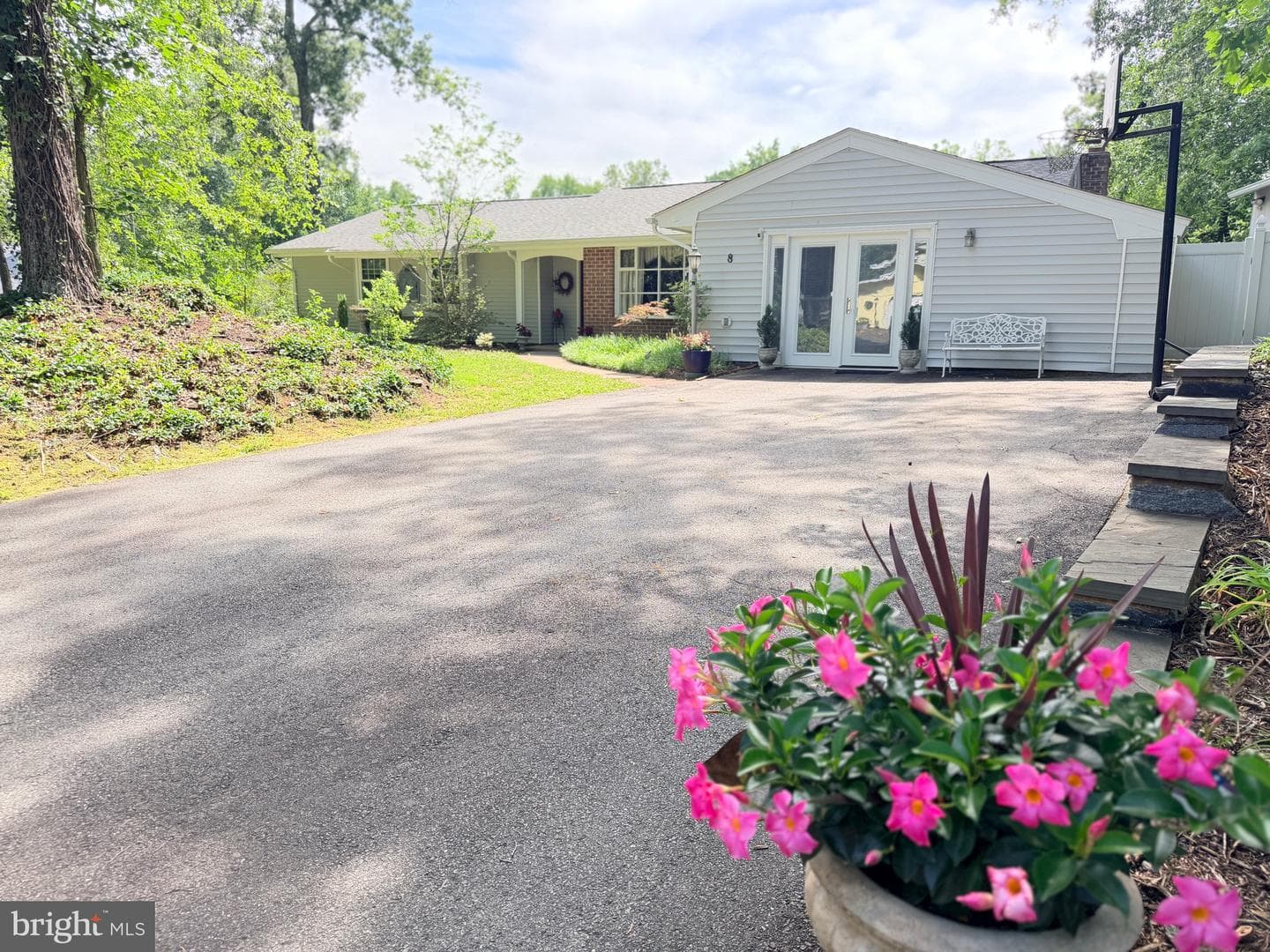 8 Pond Circle photo 3
