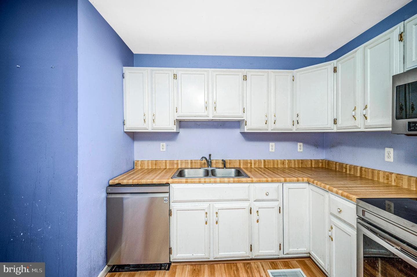 5526 Carousel Street photo 25