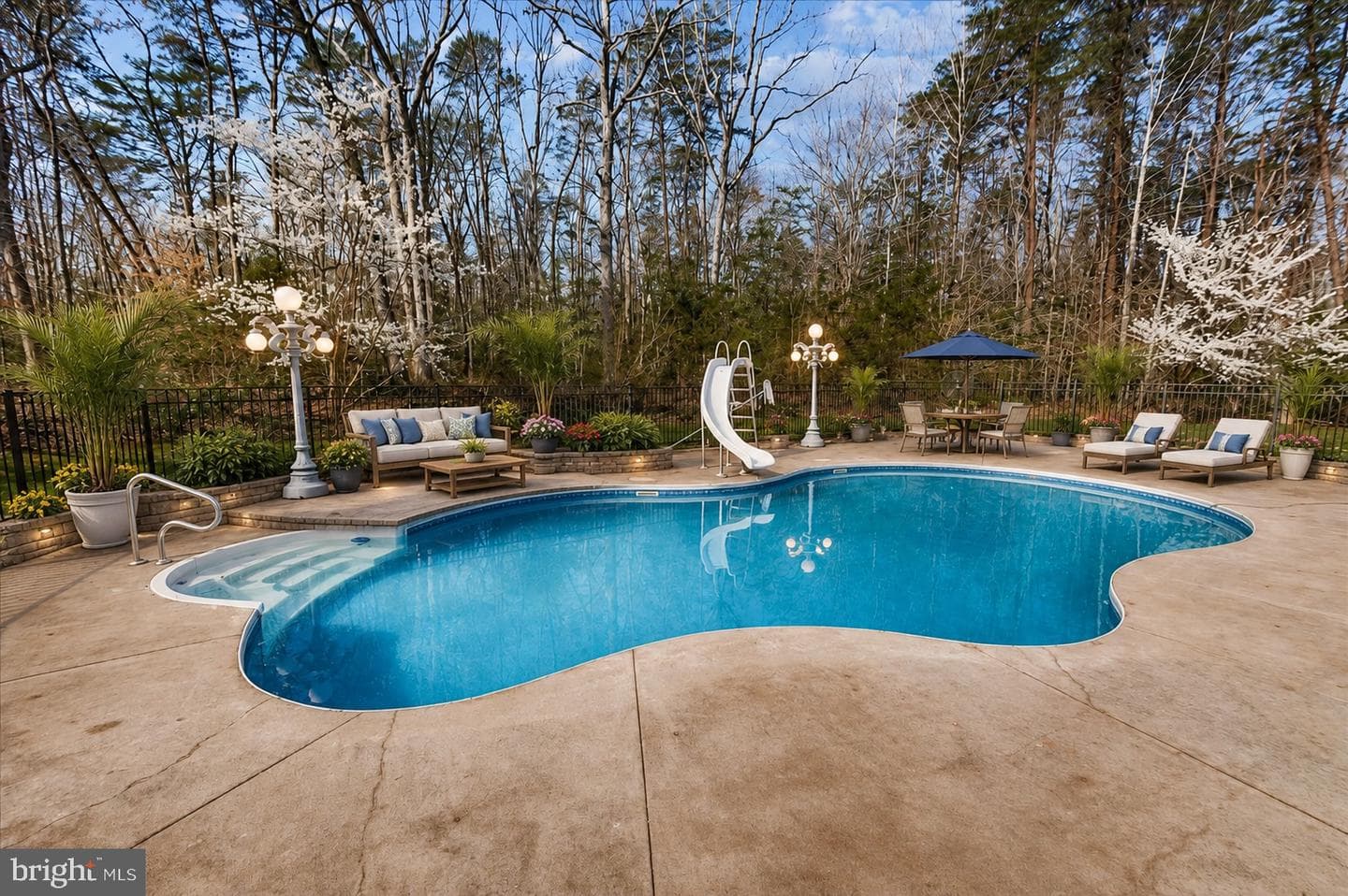 7621 River Road photo 3