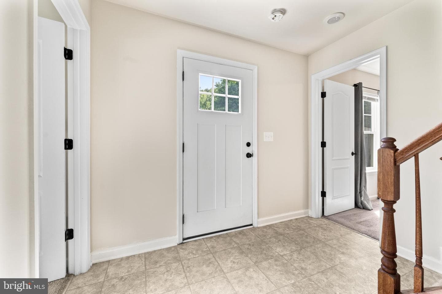 2420 Drake Lane photo 3