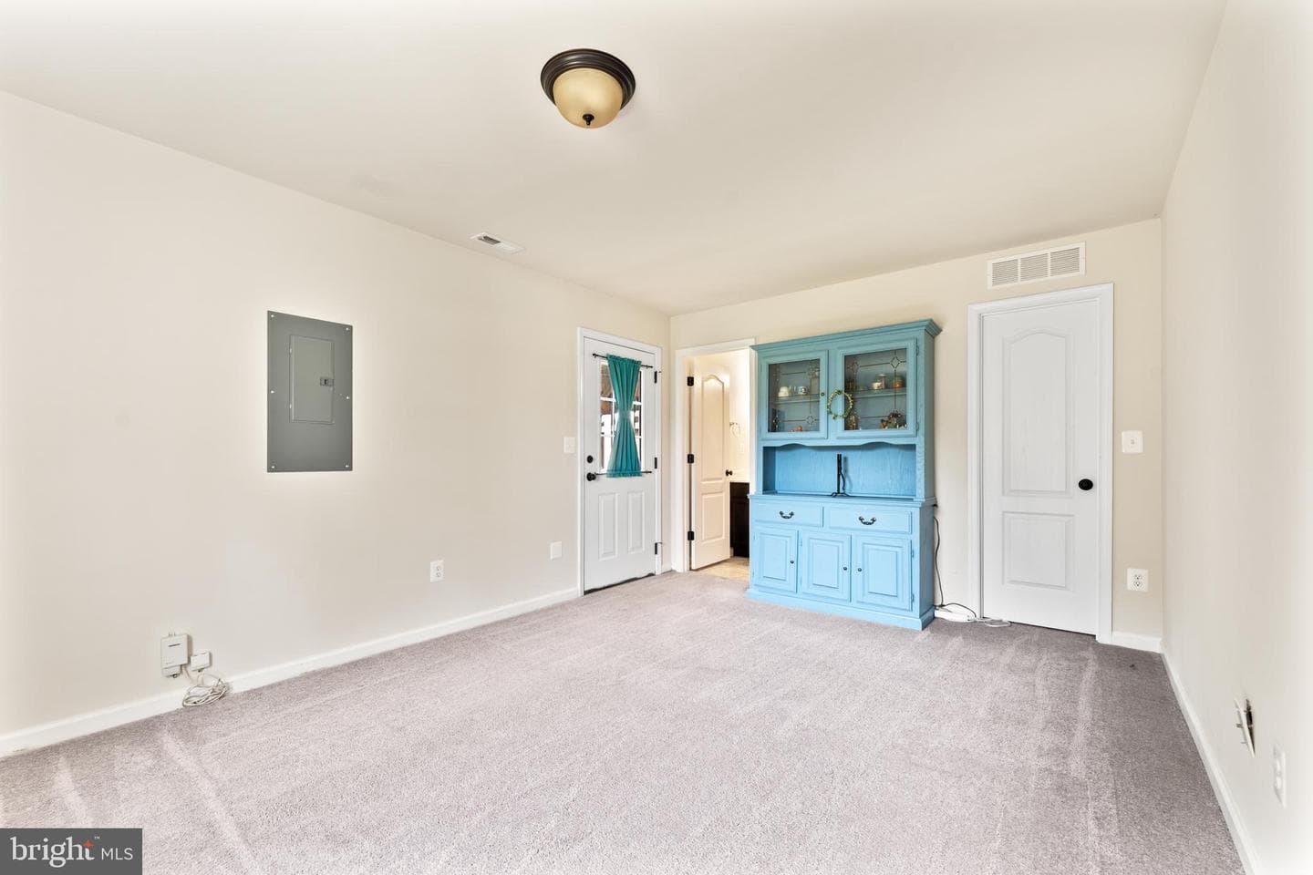 2420 Drake Lane photo 5