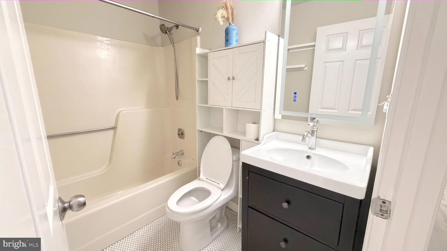 304 Albany Street photo 12