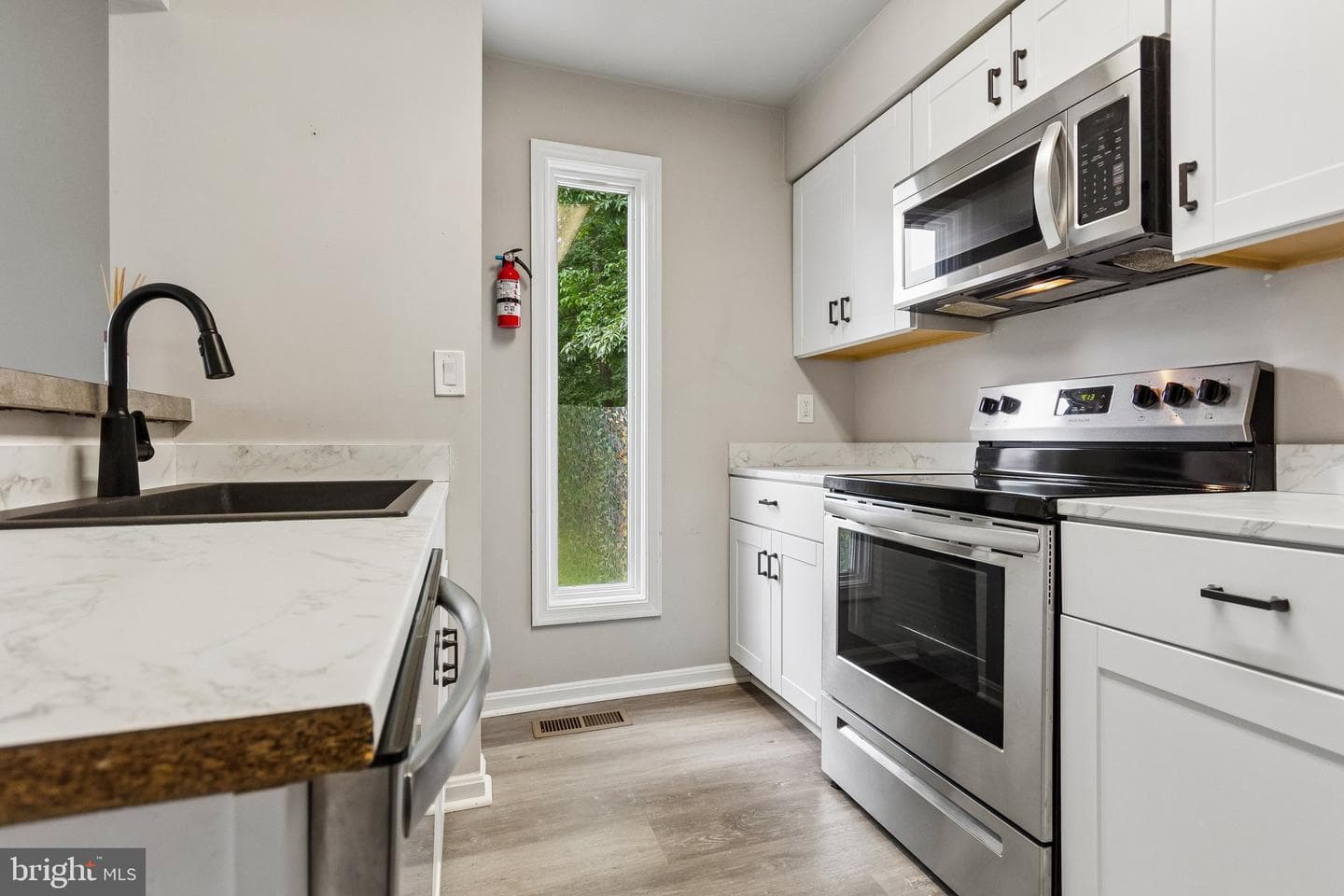343 Albany Street photo 7