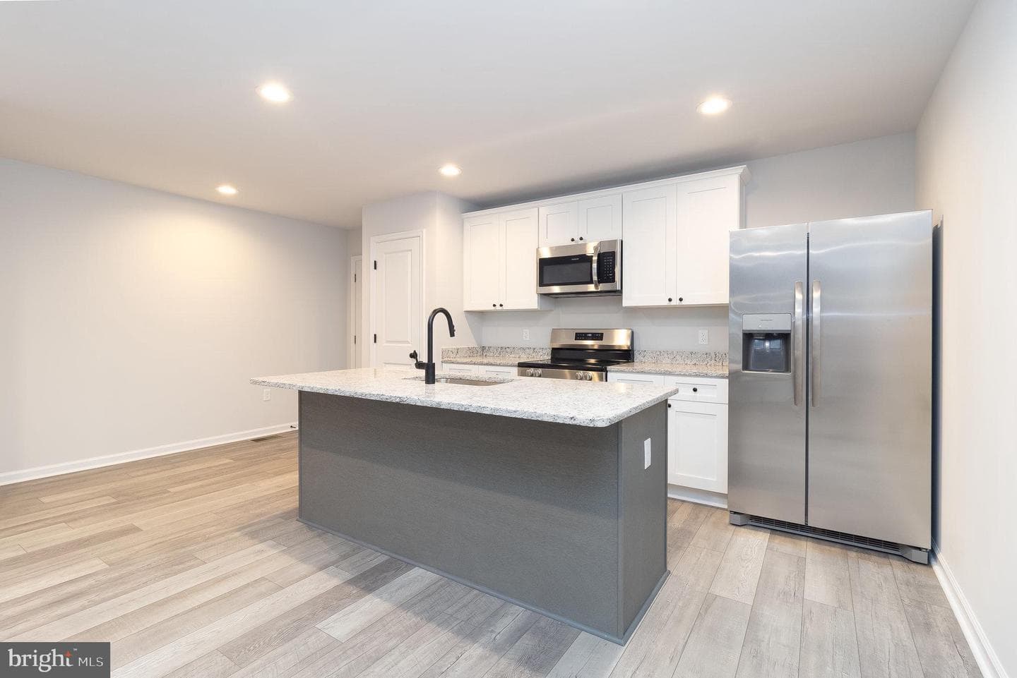 215 Mansfield Street photo 10