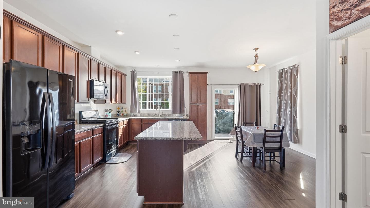 10208 Egret Court photo 4