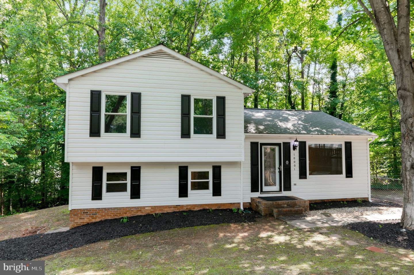 10001 Knotty Pine Court photo 1