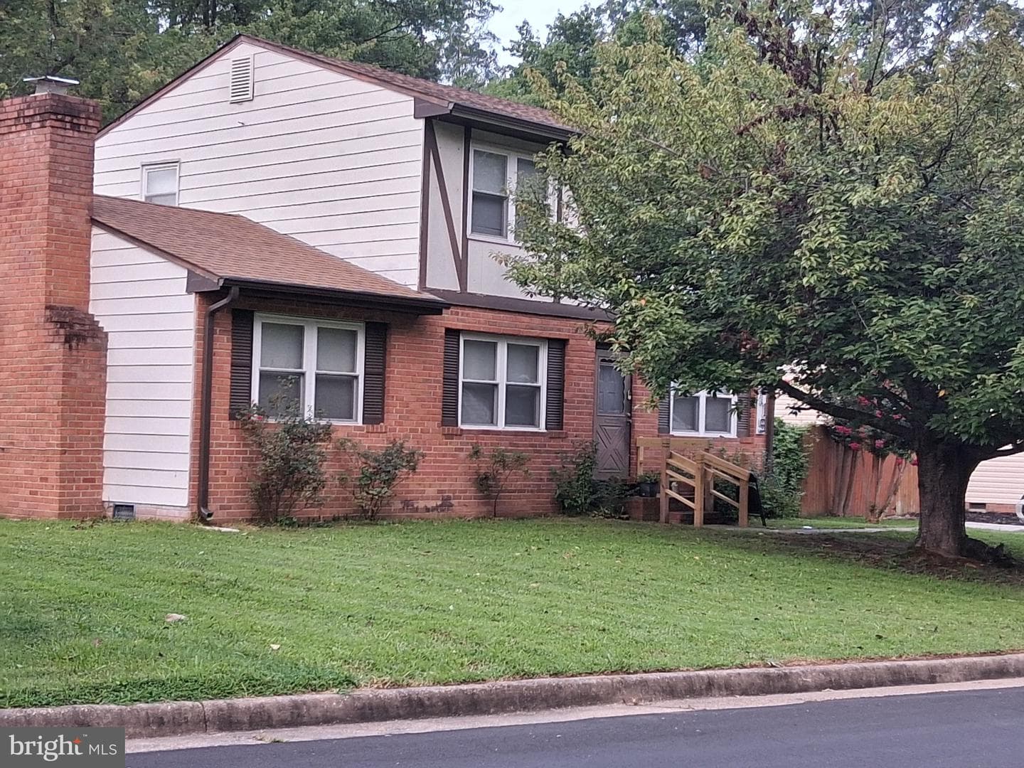 5119 Macnamara Drive photo 1