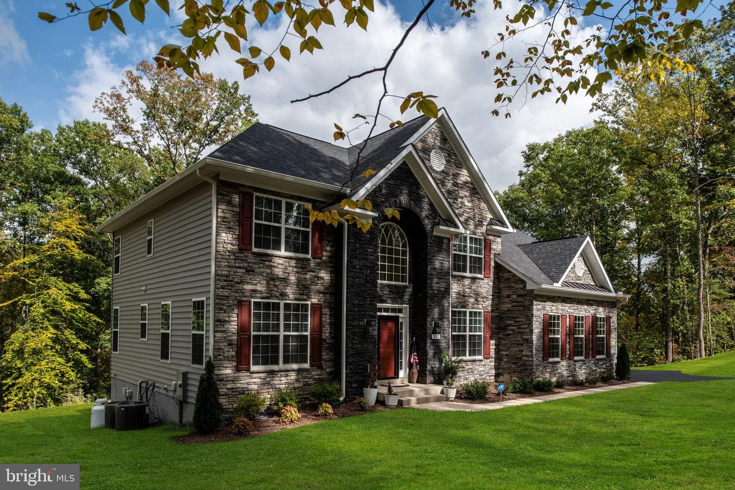 332 Ireland Drive photo 2