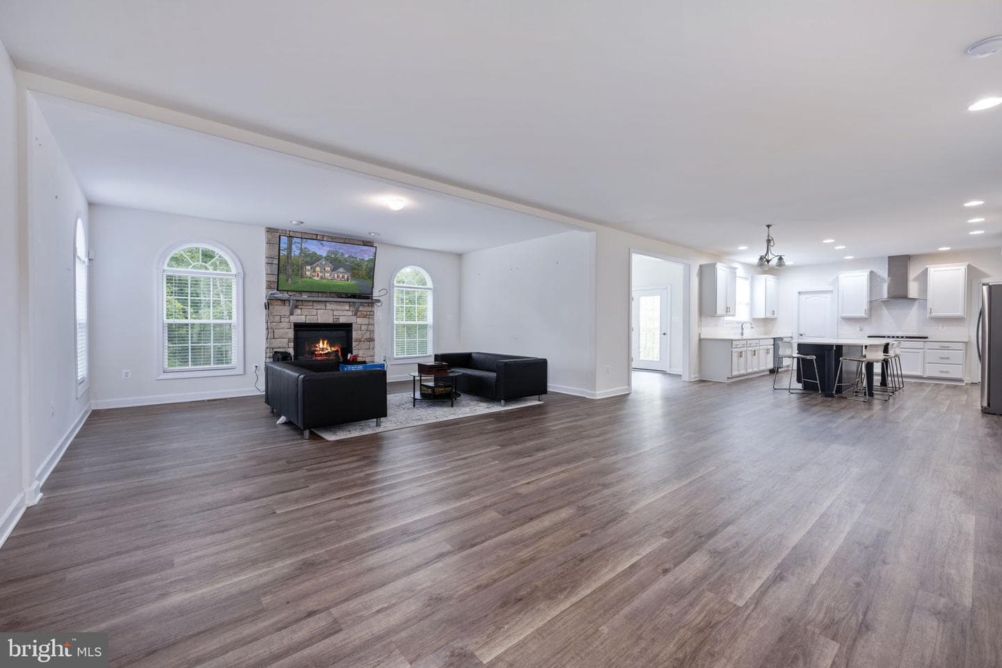 332 Ireland Drive photo 34