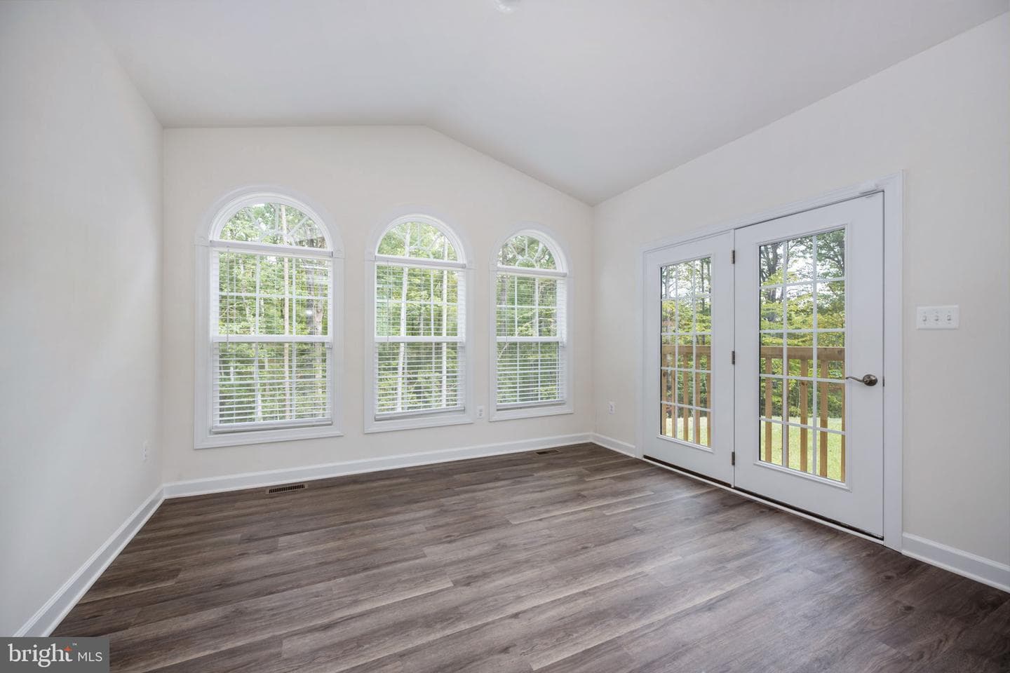 332 Ireland Drive photo 37