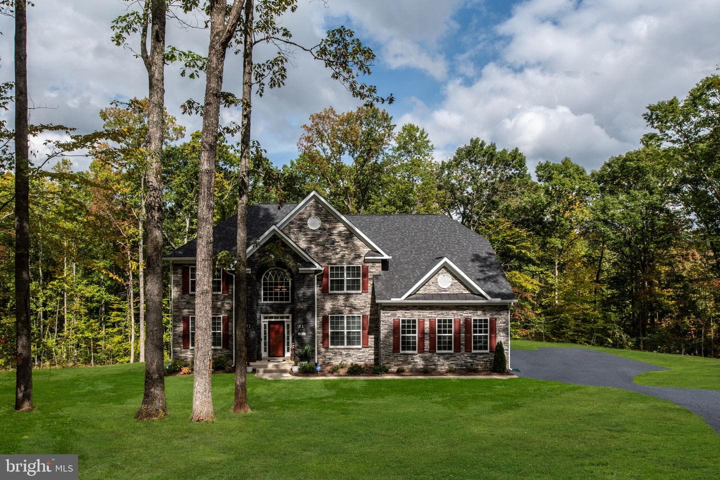 332 Ireland Drive photo 4
