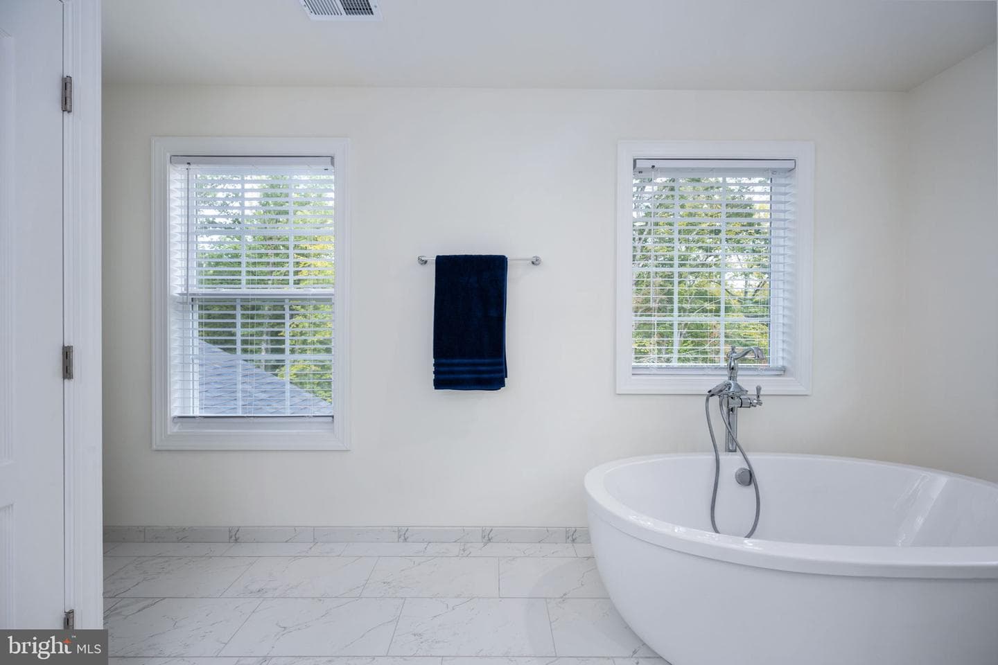 332 Ireland Drive photo 59