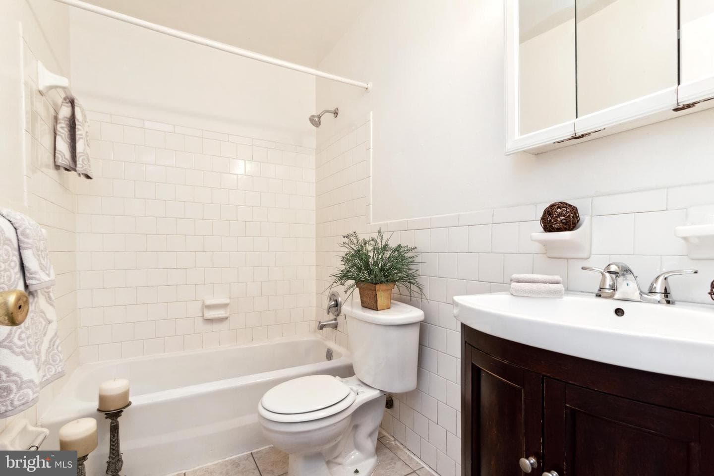 808 Bellows Avenue photo 4