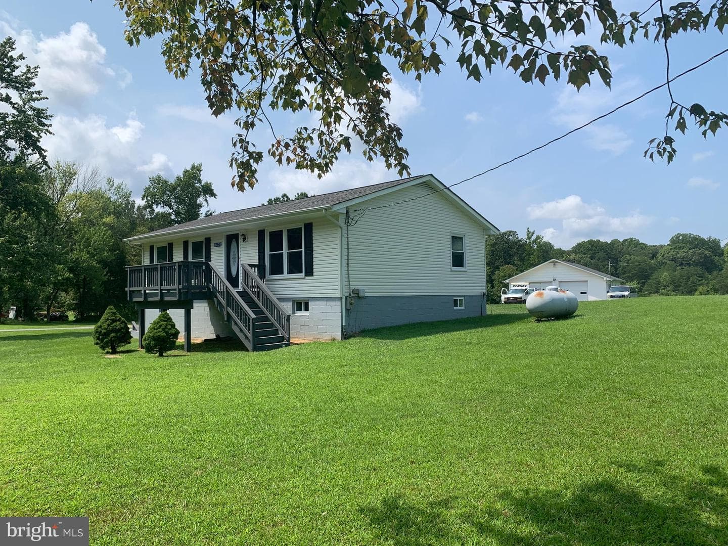 1437 Hartwood Road photo 3
