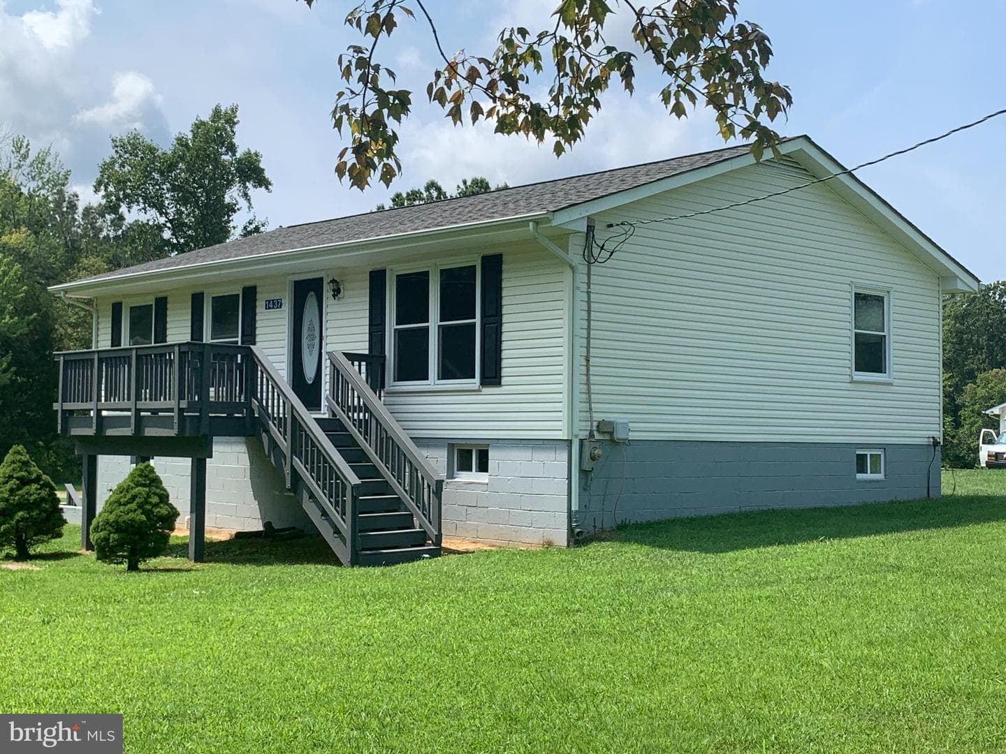 1437 Hartwood Road photo 4