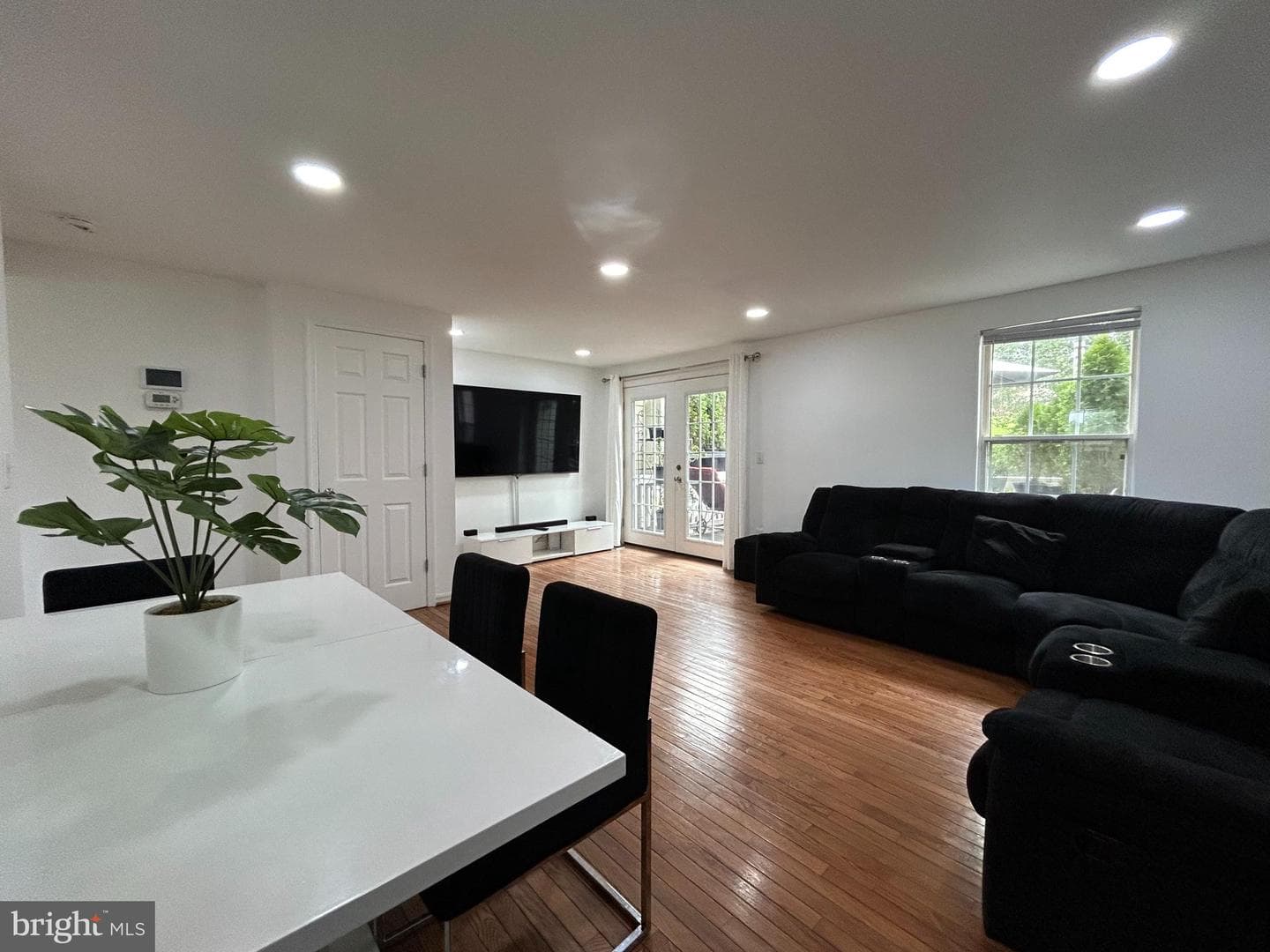 102 Sedgwick Court photo 11