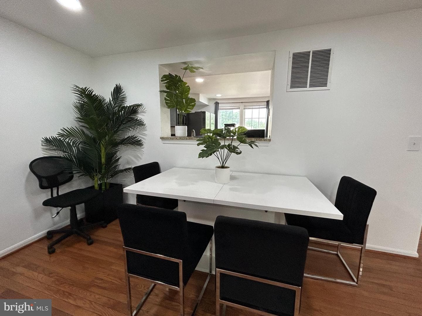 102 Sedgwick Court photo 13