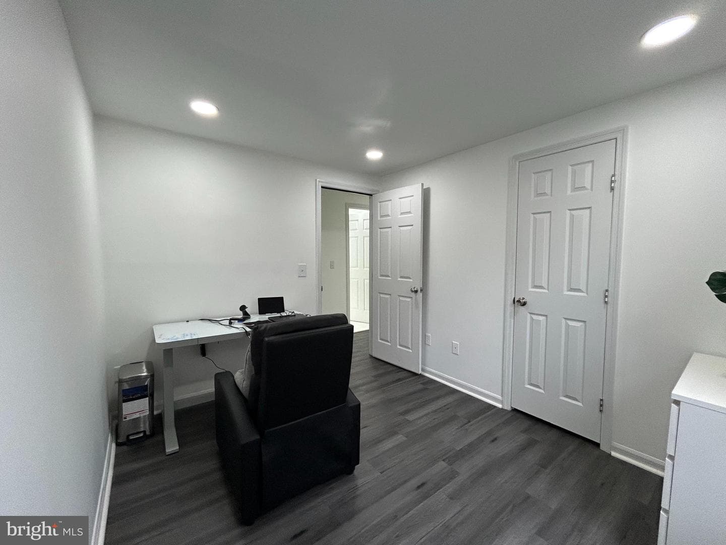 102 Sedgwick Court photo 25
