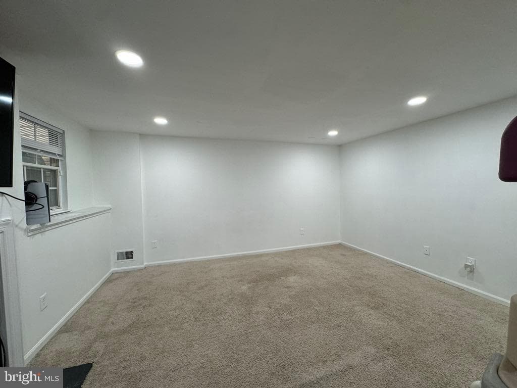 102 Sedgwick Court photo 38