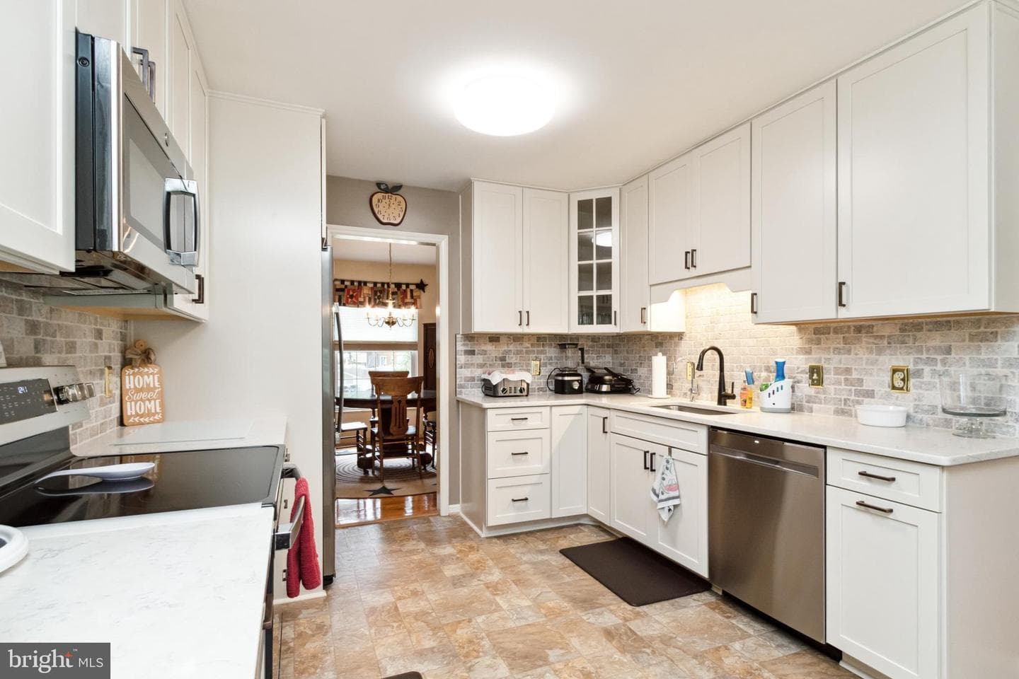 18 Hamlin Drive photo 6