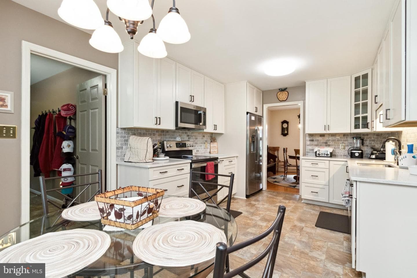 18 Hamlin Drive photo 8