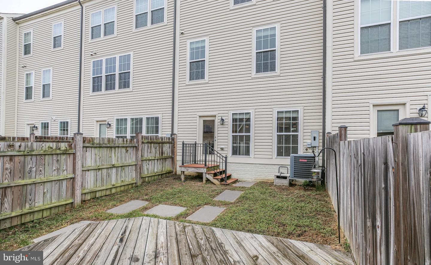 118 Apricot Street photo 32
