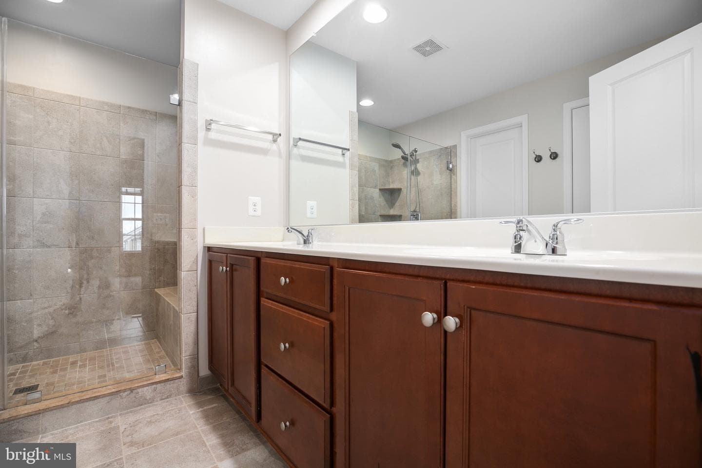 118 Apricot Street photo 5