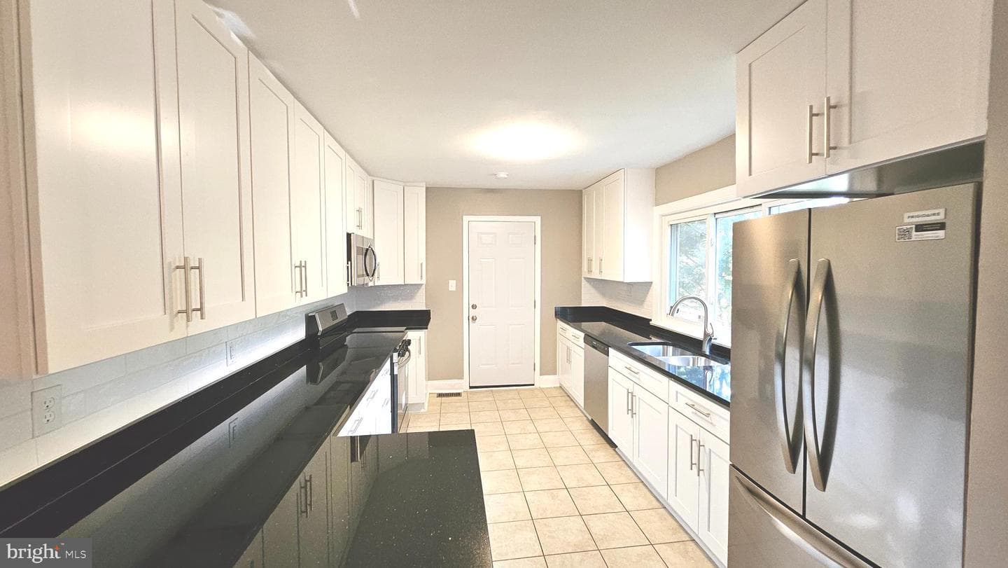 54 Hillcrest Drive photo 9