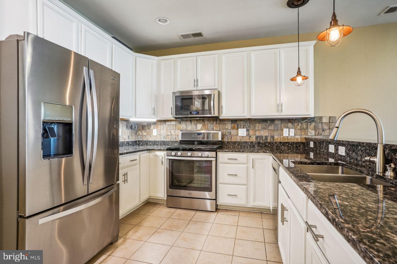 190 Hyannis Place photo 10