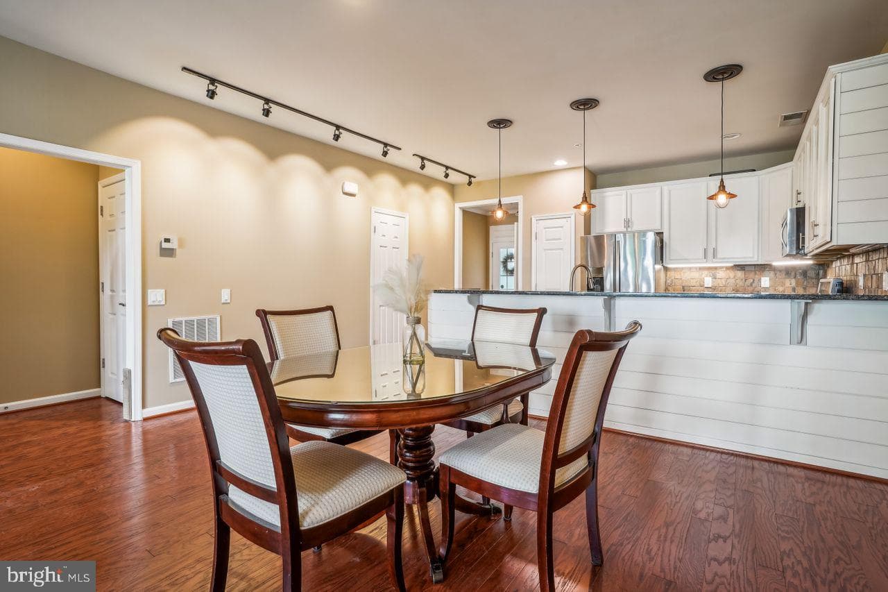 190 Hyannis Place photo 12