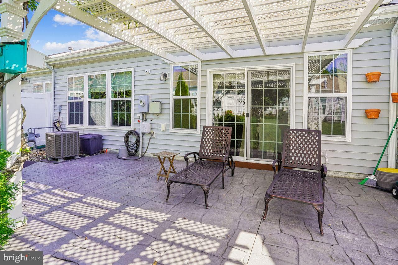190 Hyannis Place photo 32