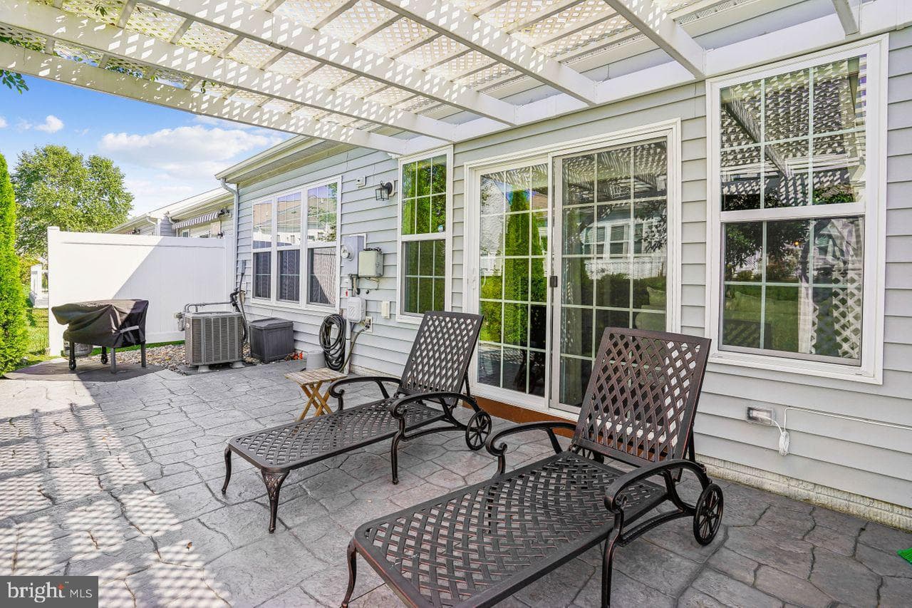 190 Hyannis Place photo 35