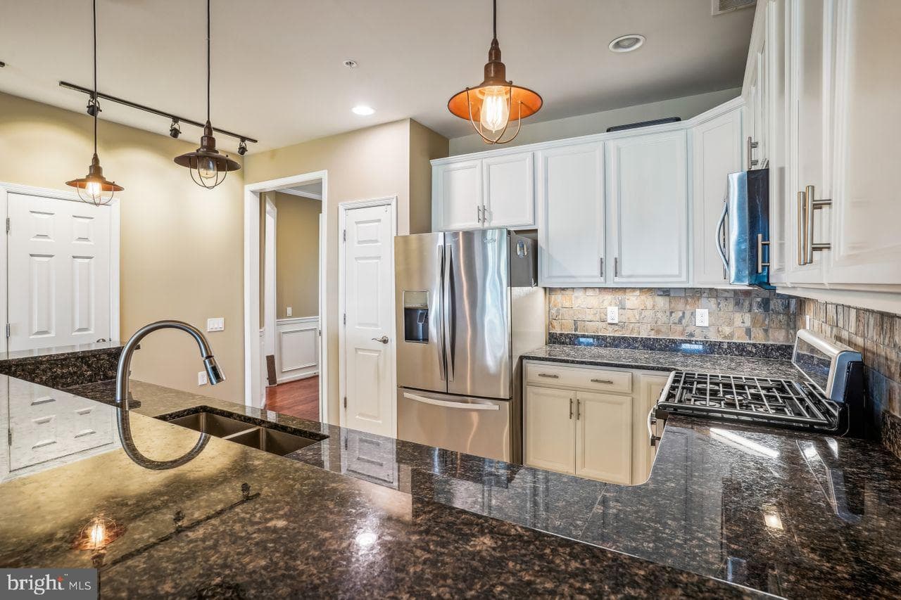 190 Hyannis Place photo 9