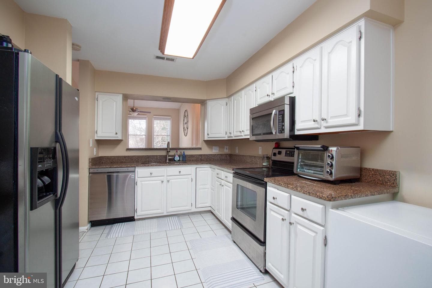 105 Southampton Court photo 10